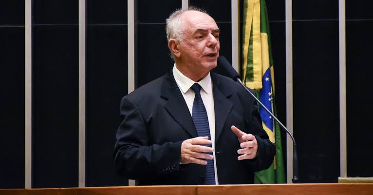 Dr. Mauro Nazif discursando no plenário
